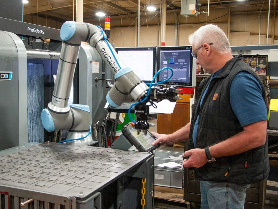 Achieving Scalability with Cobot Welding & Machine Tending